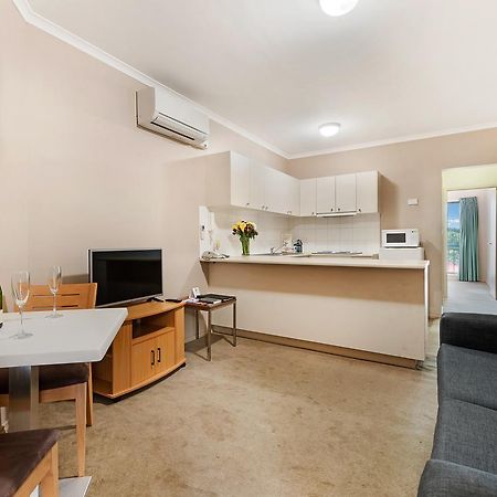 Punt Road Apartment Hotel Melbourne Exterior photo