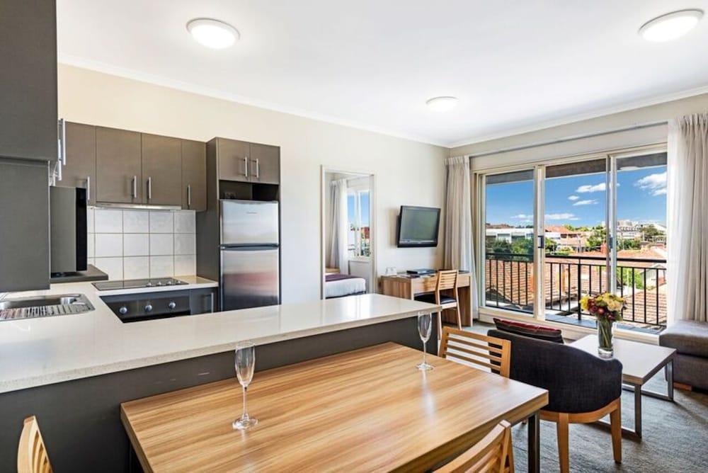 Punt Road Apartment Hotel Melbourne Exterior photo