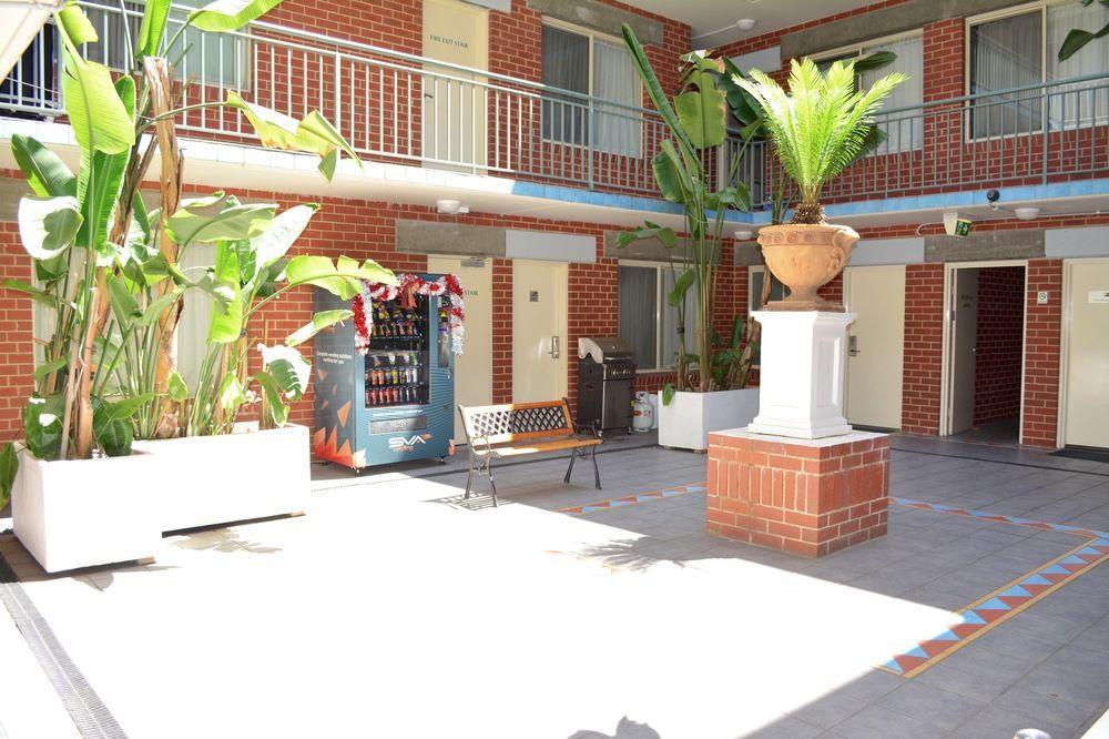 Punt Road Apartment Hotel Melbourne Exterior photo